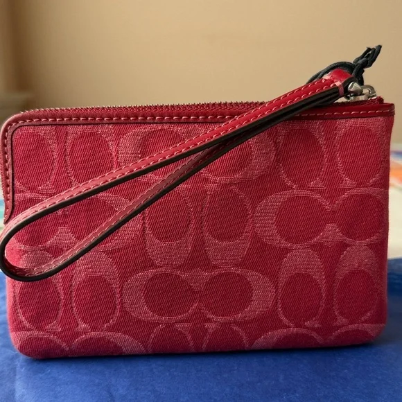 ❤️💘❤️ COACH CORNER ZIP WRISTLET IN SIGNATURE DENIM ❤️💘❤️ NWT ❤️💘❤️ - Picture 5 of 16